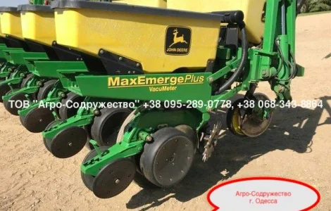 Из США сеялка пропашная пневматическая John Deere 1750 количество рядов (секций) - 8