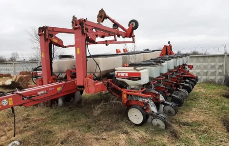 Сеялка пропашная 16-ти рядная WHITE 8180 Massey Ferguson 555