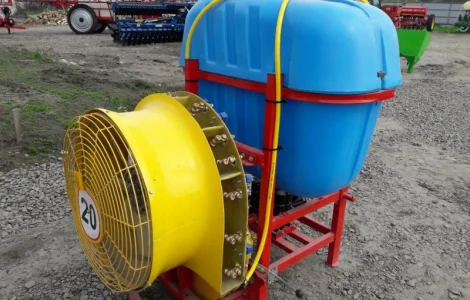 Обприскувач для садів та виноградників 400 л