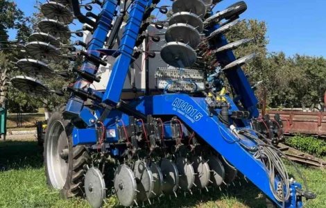 Аплікатор для внесення рідких мінеральних добрив BLUE-JET AT4015