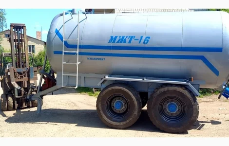 Вакумна бочка МЖТ-16 на пневмоподушках з розкидачем 12-14м
