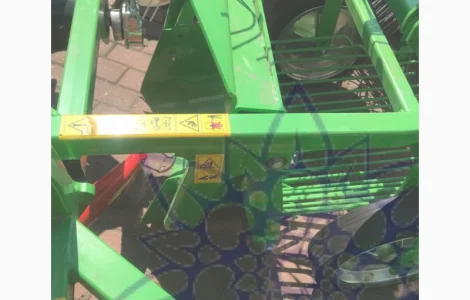 Копалка вибрационная Bomet (Польша), выброс назад, 1-но рядная, купити віброкопалку бомет