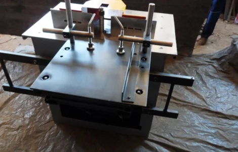 Продам вертикально-фрезерний верстат по дереву