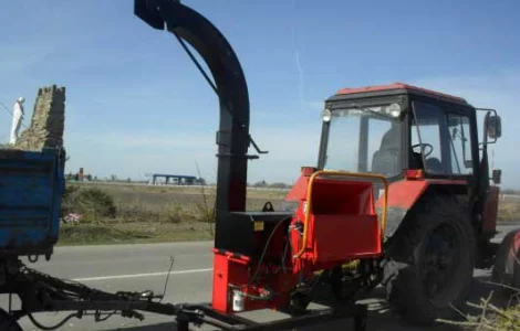 Деревоподрібнююча машина РМ160ТК (навісна на трактор, кутова)