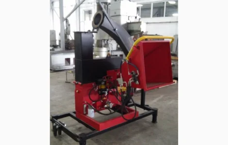 Щепоріз на трактор (подрібнювач деревини)