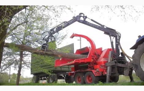 Подрібнювач деревини Biber 80 з маніпулятором. Високопродуктивний щепоріз