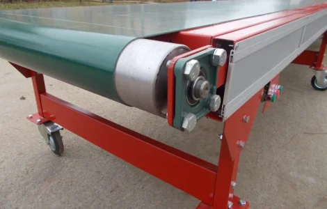 Ленточный горизонтальный транспортер