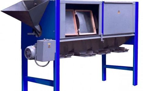 Просіювач для поділу сипких матеріалів на фракції крупності