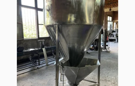 Змішувач харчовий вертикальний шнековий промисловий 6300 літрів