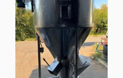 Вертикальний змішувач для продуктів з нержавіючої сталі 304. 2000 літрів