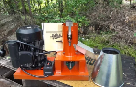 Гранулятор кормовой 2.2 кВт 60 кг.час матрица 120 мм