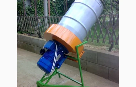 Измельчитель - соломорезка - траворезка - зернодробилка "Вихрь -5" 5, 5 Квт/250 кг/час