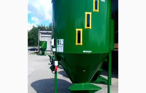 Кормозмішувач, вертикальний 1500кг. / 2634 літрів