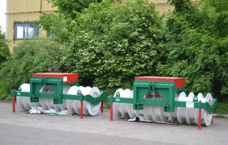Каток для уплотнения силосных масс