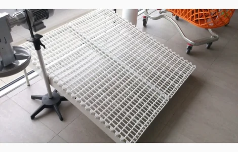 Пластикова щілева підлога для птиці 100 см х 60 см