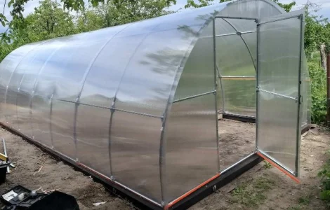 Прочная арочная теплица с поликарбонатом.Теплицы с пленкой. ЗАВОД ТЕПЛИЦ. АКЦИЯ
