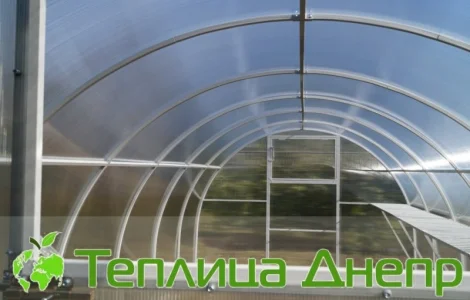 Усиленные дачные теплицы