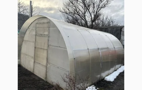 Продається готова теплиця з полікарбонату з котлом. Розмір 4м х 8м