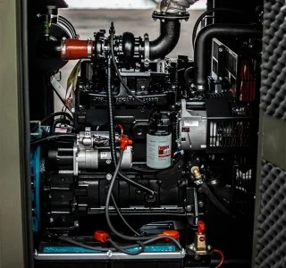Мобильный дизельный генератор CUMMINS M 200D (200 КВт) на колесном шасси