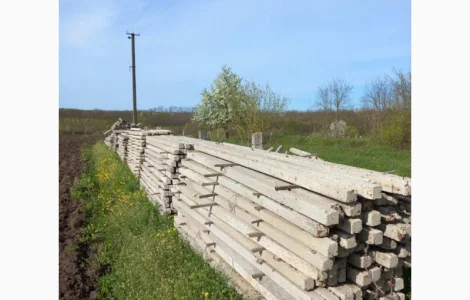 Залізобетонні стовпчики (для саду)