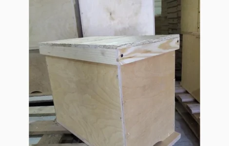 Ящик для пчёл, роев и отводков на 6 рамок