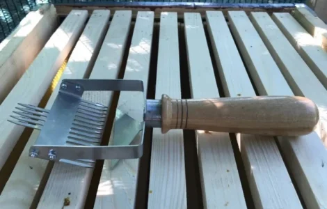 Вилочка Культиватор для розпечатування стільників / культиватор Кузина для распечатки сот