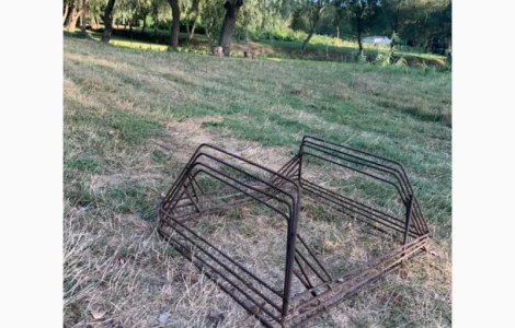 Металлические конусные подставки под ульи