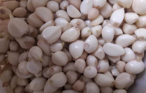 Продам часник очищений в вакуумній упаковці та насипом