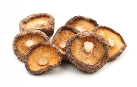 Продаємо Шиїтаке, сушений, від 100 г, український виробник Savvy Foods, цілий / мелений