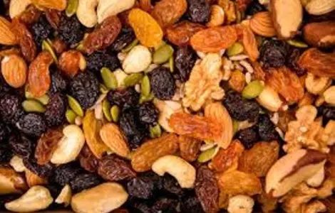 Грецькі горіхи та інші горіхи у продажу