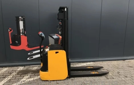 Штабелер електричний HYSTER S 1.6т 3, 0м-висота підйому