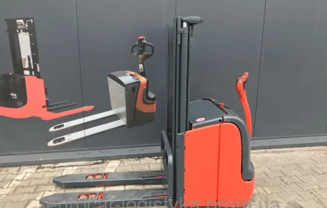 Электрический штабелер LINDE L14 1, 4т 2.4м-высота подъема