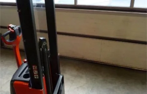Электрический штабелер LINDE L 12 L AP 2010г 1, 2т 3, 4м