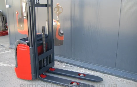 Штабелер электрический LINDE L10 1т 2, 4м