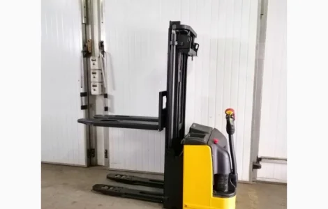 Штабелер электрический поводковый OM Komatsu 1.4-2т 5.00м