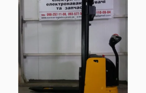 Штабелер электрический поводковый YALE S 1.0