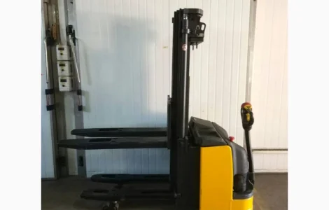 Штабелер электрический поводковый б/у Komatsu 1.4т 4, 43м