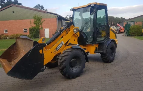 Фронтальный погрузчик JCB 406 2008 года