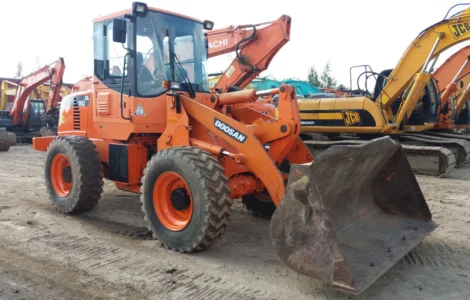 Фронтальный погрузчик Doosan DL160