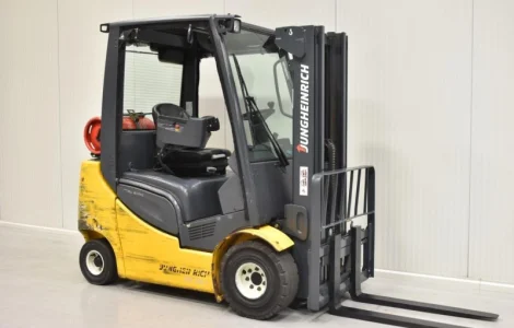 Вилочный погрузчик Jungheinrich TFG 320 S. Газовый погрузчик б/у