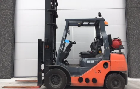 Вилочный погрузчик Toyota 02-8FG25. Спецтехника б/у