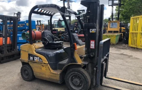 Вилочный погрузчик CAT Lift Trucks GP25N