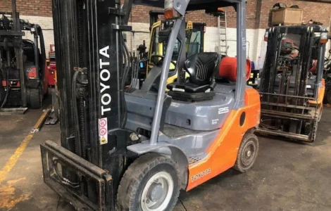 Вилочный погрузчик Toyota 02-8FGF25 2010 года
