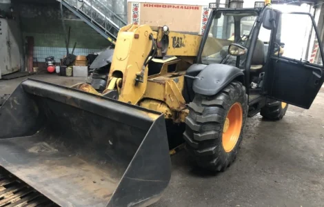 Телескопический погрузчик CAT TH330B. В наличии