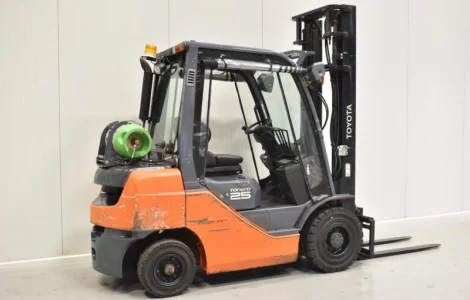 Вилочный погрузчик Киев. Вилочный погрузчик Toyota 02-8FGF25