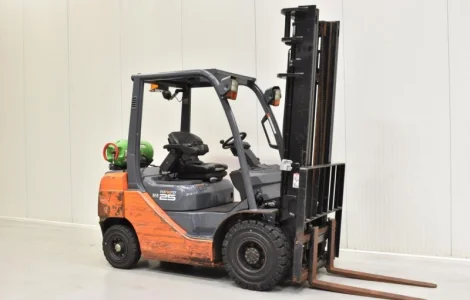Вилочный погрузчик Toyota 02-8FGF25. Газовый погрузчик