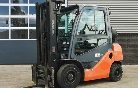 Вилочный погрузчик Toyota 02-8FGF25