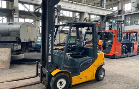 Вилочный погрузчик JUNGHEINRICH TFG425S