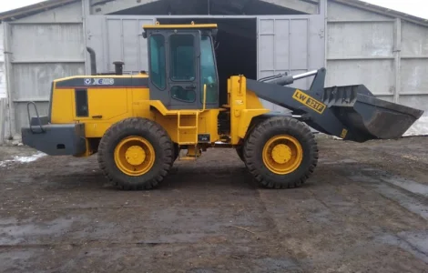 Фронтальный погрузчик XCMG LW321F