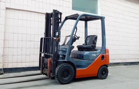 Вилочный погрузчик бу TOYOTA 02-8FD18